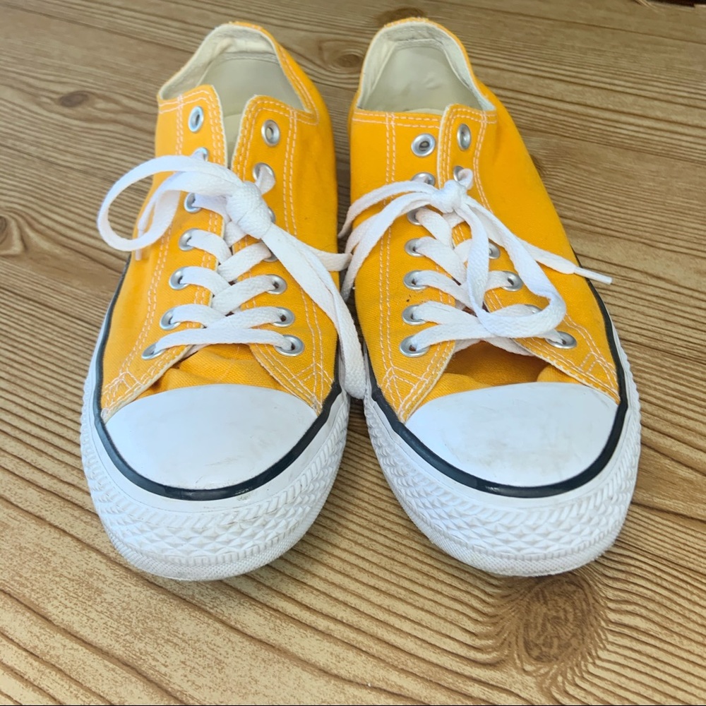 Converse Low Top Orange All Star Chuck Taylors 10